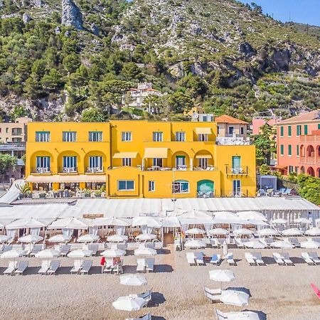 Hotel Albatros فاريغوتي المظهر الخارجي الصورة