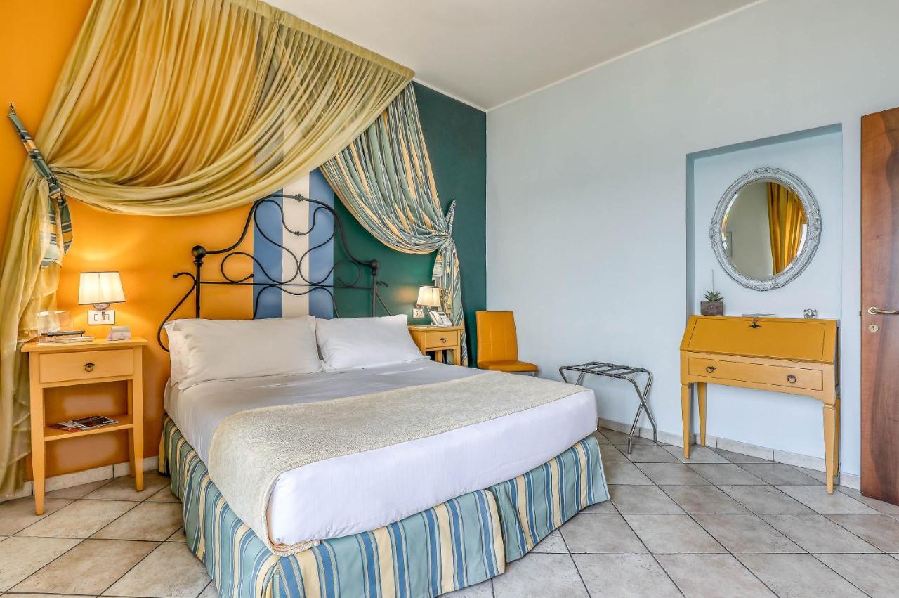 Hotel Albatros فاريغوتي المظهر الخارجي الصورة
