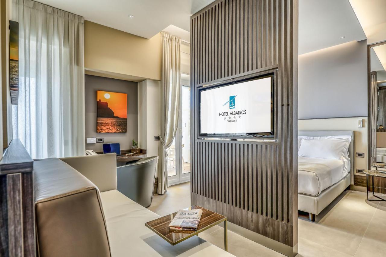 Hotel Albatros فاريغوتي المظهر الخارجي الصورة