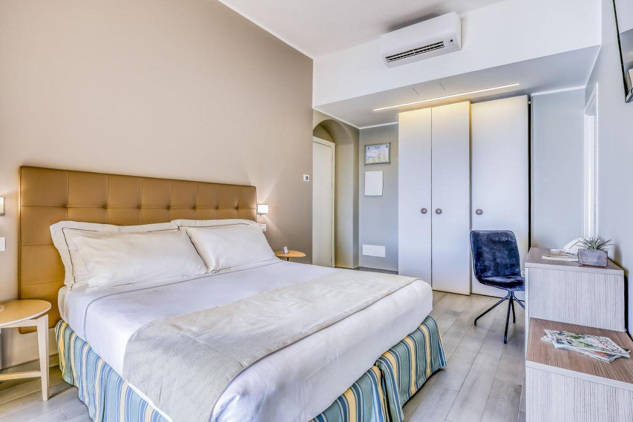Hotel Albatros فاريغوتي المظهر الخارجي الصورة