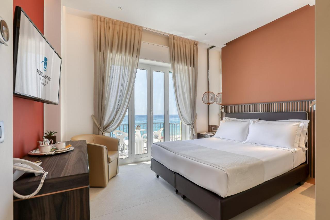 Hotel Albatros فاريغوتي المظهر الخارجي الصورة