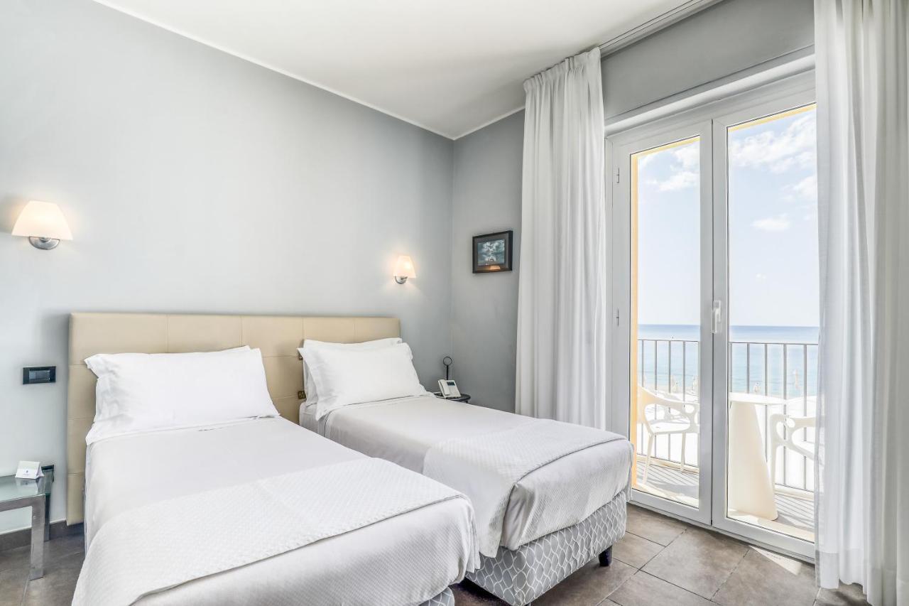 Hotel Albatros فاريغوتي المظهر الخارجي الصورة