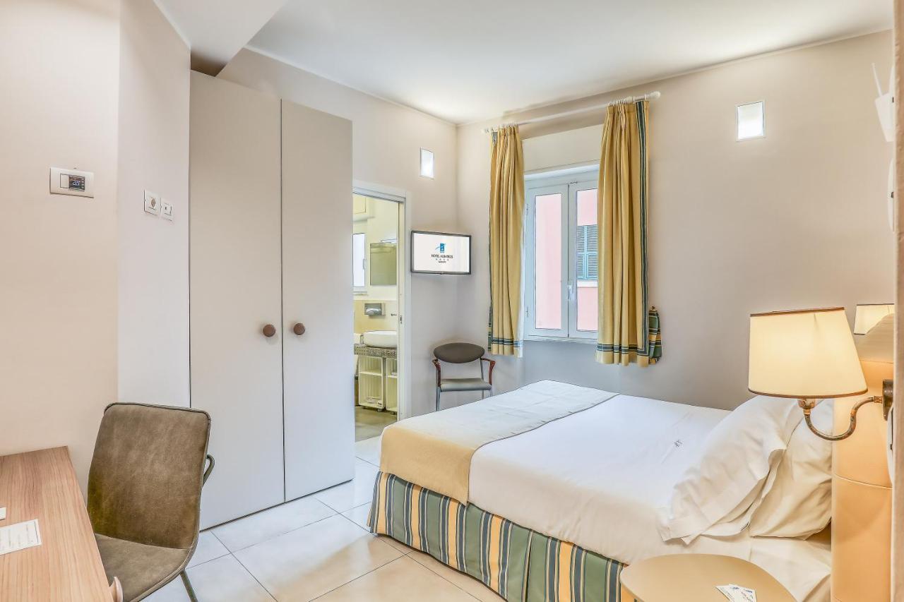 Hotel Albatros فاريغوتي المظهر الخارجي الصورة