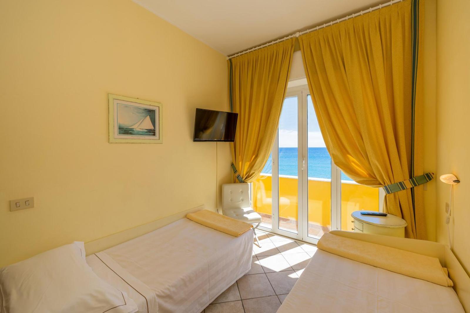 Hotel Albatros فاريغوتي المظهر الخارجي الصورة