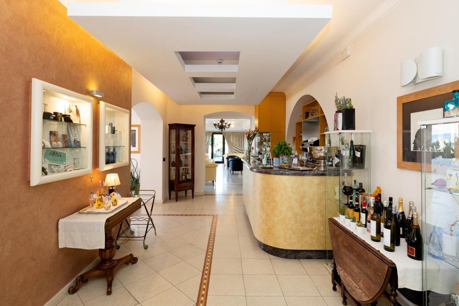 Hotel Albatros فاريغوتي المظهر الخارجي الصورة