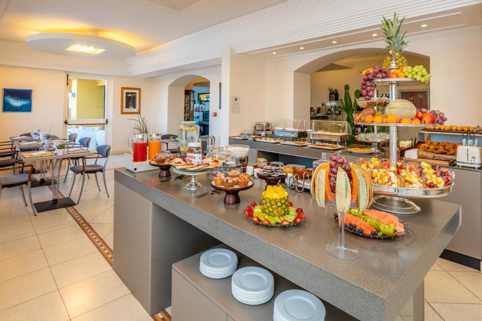 Hotel Albatros فاريغوتي المظهر الخارجي الصورة