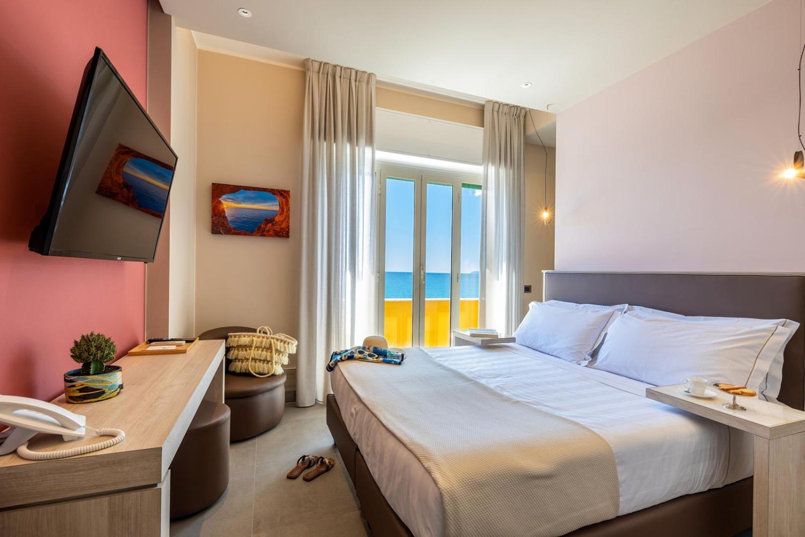 Hotel Albatros فاريغوتي المظهر الخارجي الصورة